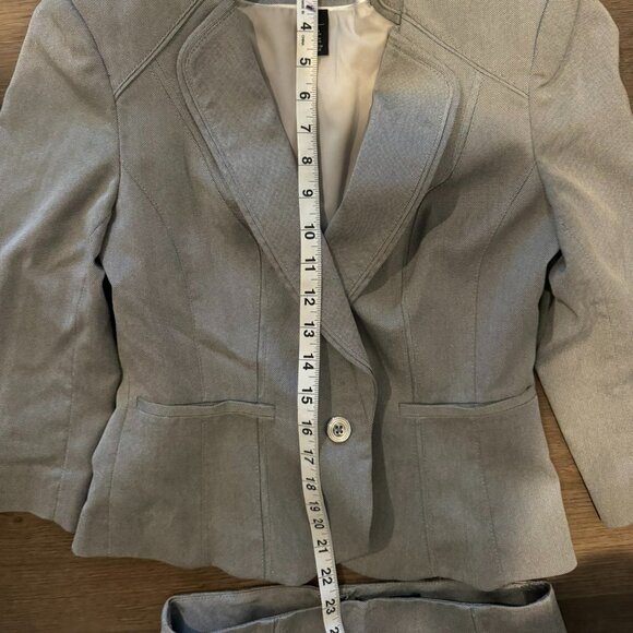 White House Black Market Grey Suit with 3/4 sleeves - Picture 9 of 14